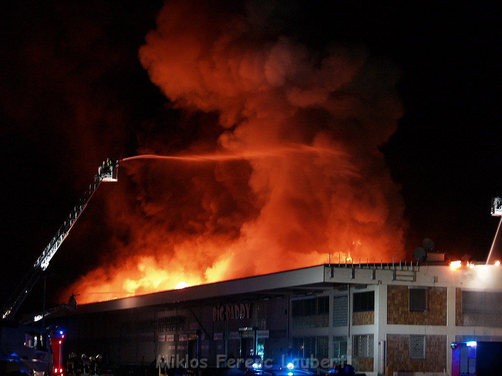 Grossbrand Halle auf dem Grossmarkt Koeln P465.JPG
